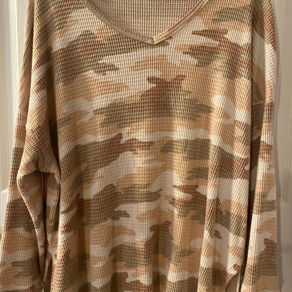 American Eagle Women’s Camouflage Waffle Long Sleeve Shirt - Picture 2 of 8